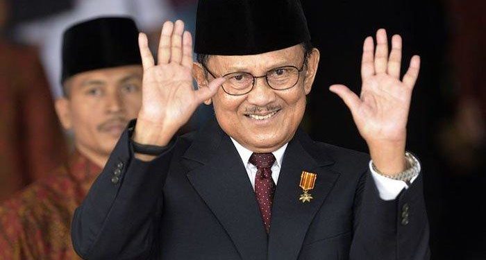 HABIBIE JELANG DILANTIK JADI PRESIDEN RI KE-3 ; TAK TIDUR 20 JAM KARENA ...