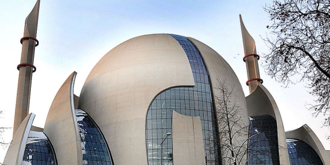 masjid-sentral-cologne-berdiri-megah-di-tengah-kecaman