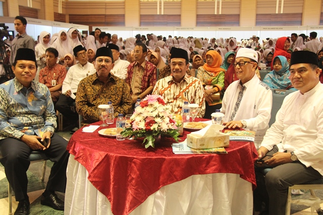 Drs. KH. A. Shodri bersama Wagub