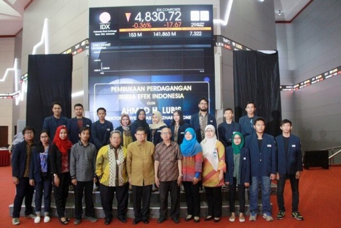 rektor-uai-ahmad-h-lubis-membuka-perdagangan-saham-belum-_160516103547-787