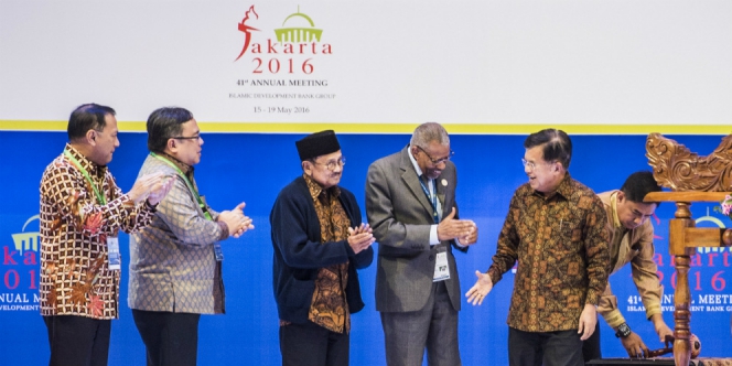 664xauto-wapres-ingin-bank-infrastruktur-islam-segera-terbentuk-160518r-rev160519