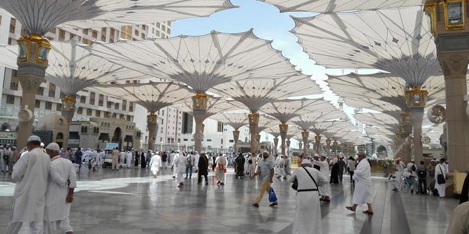 madinah-panas-menyengat-jemaah-diminta-selalu-sedia-semprotan-wajah