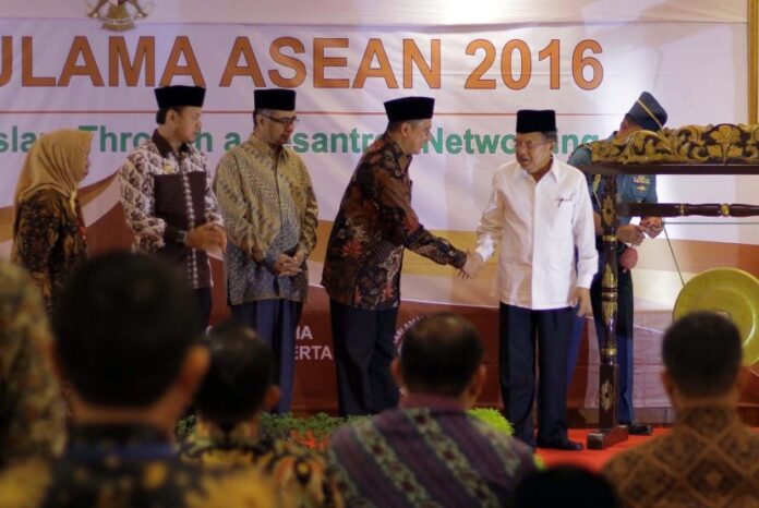 wakil-presiden-jusuf-kalla-kanan-berjabat-tangan-dengan-menteri-_161213200054-668