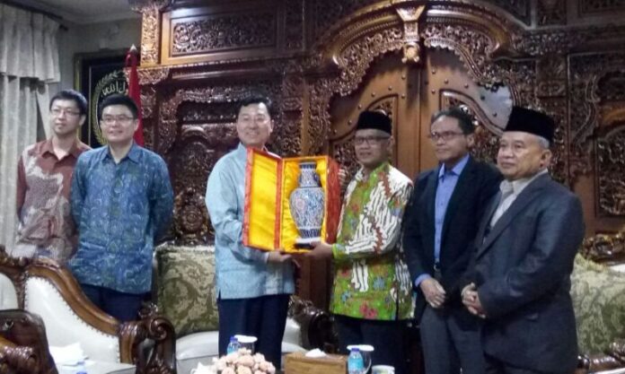 dubes-china-jutaan-pekerja-tiongkok-serbu-indonesia-hanya-hoax-I5d5mAtW0Y