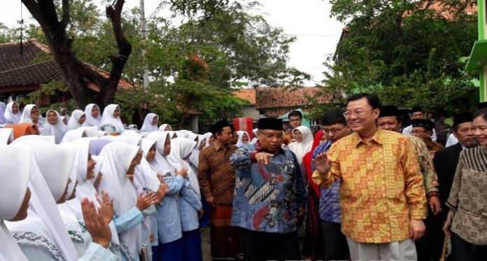 duta-besar-republik-rakyat-cina-xie-feng-mengunjungi-pondok-_170315111734-911