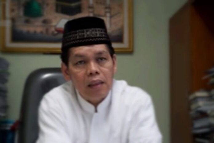 wakil-sekertaris-jenderal-majelis-ulama-indonesia-mui-dr-h-_141010173631-813