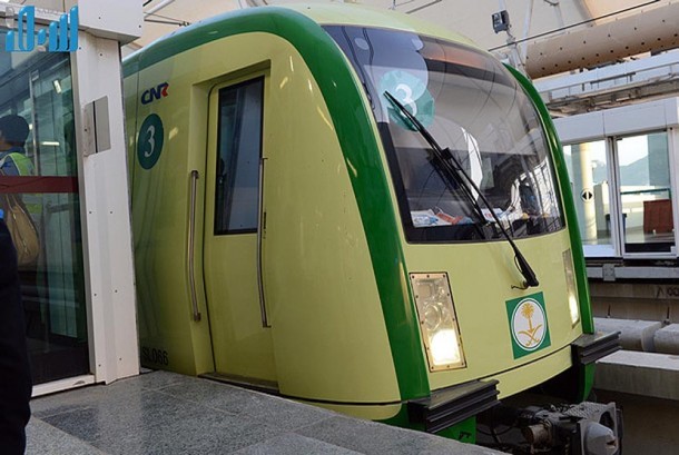 kereta-mashair-melayani-transportasi-jamaah-haji-_131015102931-733