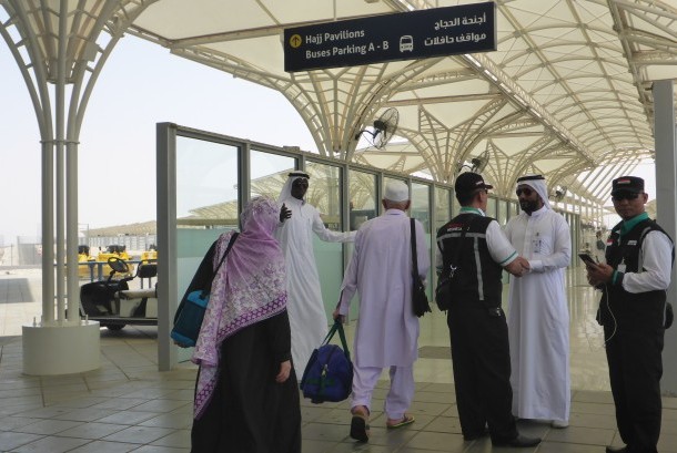 koridor-paviliun-3-haji-di-bandara-internasional-amir-mohammed-_170728133306-241