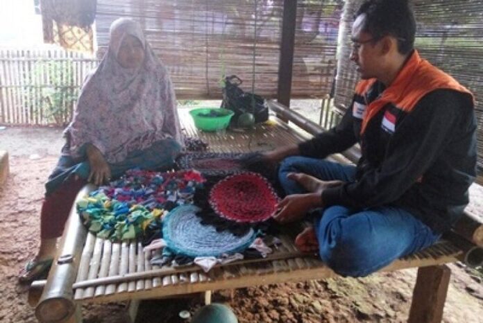 rumah-zakat-ajak-warga-memanfaatkan-limbah-pabrik-_170612203138-702
