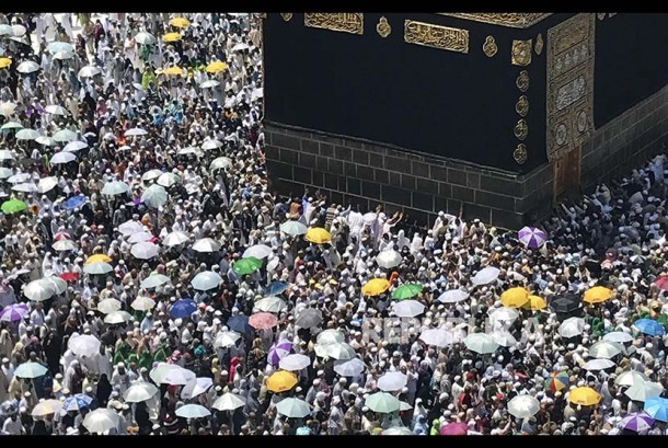 jamaah-haji-melakukan-tawaf-wada-mengelilingi-kab-bah-di-masjid-_170905000713-108