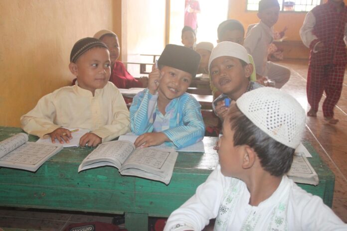 mengaji-tpa-nurul-huda-sa-19-juni-2012-f-suprizal-tanjung-image-2