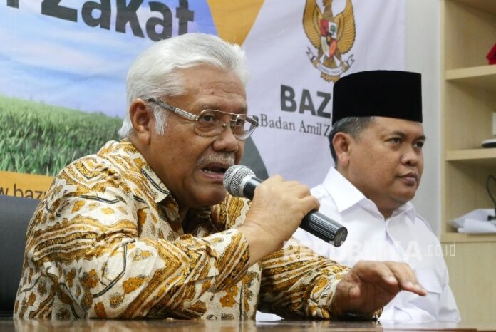 wakil-ketua-baznas-zainulbahar-noor-kiri-didampingi-_160607195743-461