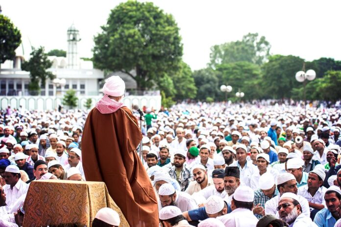 Ilustrasi-memberikan-ceramah-02--ISTOCK
