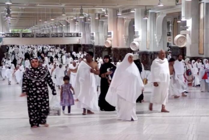 jamaah-umrah-sedang-melakukan-sa-i-di-masjidil-haram-makkah-_170214222219-538