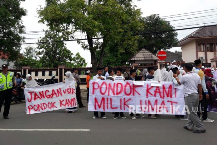 ratusan-kuwu-kepala-desa-yang-tergabung-dalam-asosiasi-kuwu-_180226154035-740