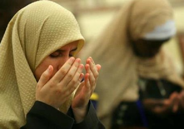 muslimah berdoa