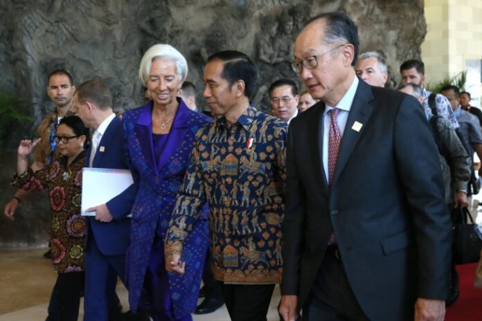 imf-world-bank-121018-nut-002