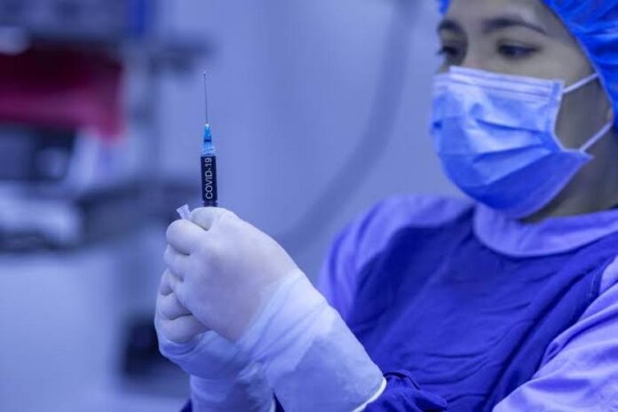 Vaksin Covid-19 buatan Bio Farma IndoVac resmi mendapatkan sertifikat halal dari Badan Penyelenggara Jaminan Produk Halal (BPJPH) pada 29 Juli 2022 Vaksin Covid-19 buatan Bio Farma IndoVac resmi mendapatkan sertifikat halal dari Badan Penyelenggara Jaminan Produk Halal (BPJPH) pada 29 Juli 2022