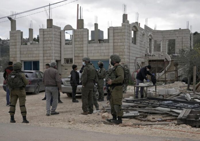 Bom molotov dilemparkan ke sebuah masjid di sebuah kota Israel yang dibangun di atas tanah bekas desa Palestina. Masjid itu ialah Masjid Sayyidna Ali yang berada di Herzliya dekat Tel Aviv