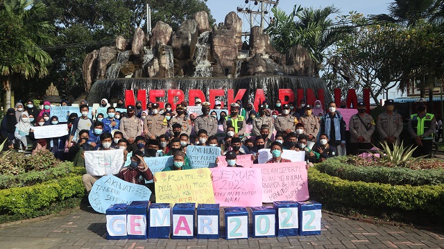 Gerakan-Tutup-Aurat-2
