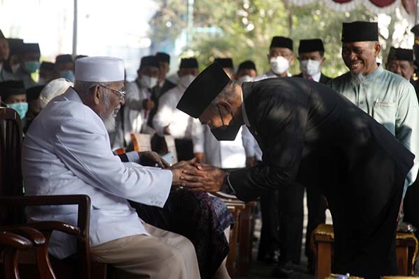 muhadjir-effendy-pimpin-upacara-di-ponpes-ngruki muhadjir-effendy-pimpin-upacara-di-ponpes-ngruki