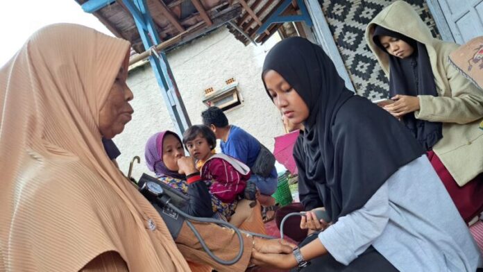 berkolaborasi-jufi-periksa-kesehatan-penyintas-gempa-cianjur