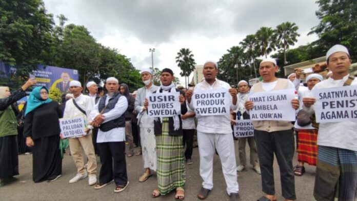 massa-aksi-bela-al-quran-usir-dubes-swedia