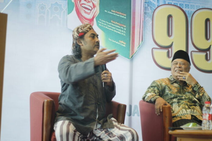 gus-dur-ibarat-oase-ikannya-ada-airnya-ada-sampahnya-pun-ada