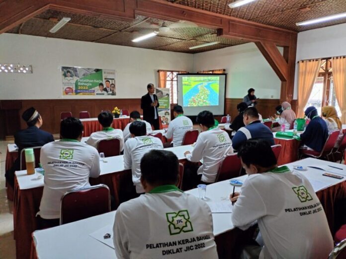 bimbingan-islam-menjadi-pegawai-yang-profesional bimbingan-islam-menjadi-pegawai-yang-profesional