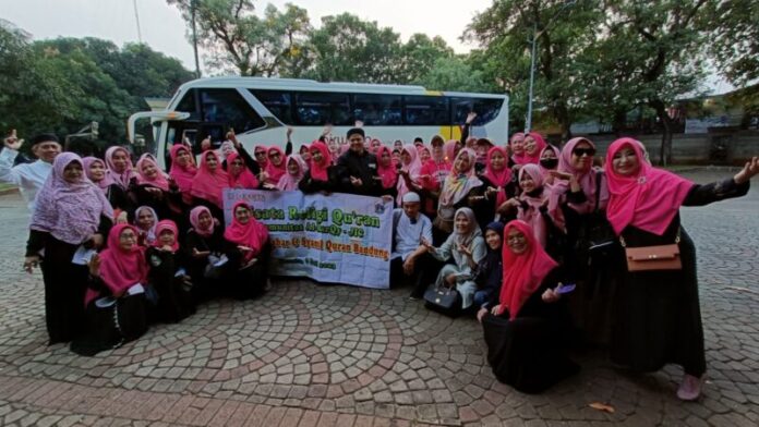 wisata-religi-komunitas-al-barqi-kunjungi-percetakan-al-quran