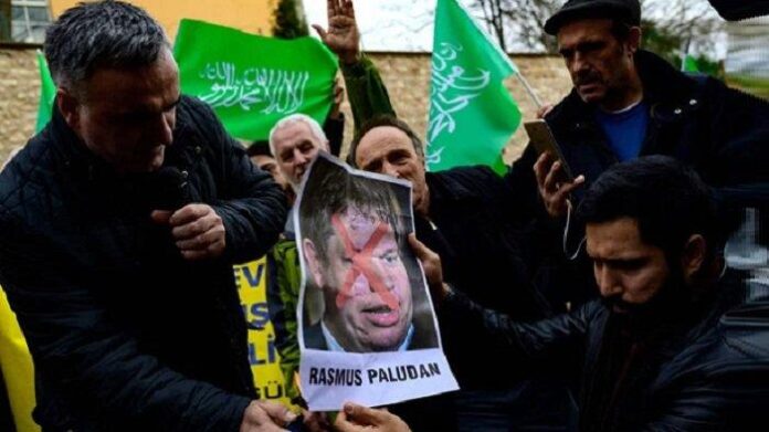 berulang-pembakaran-al-quran-jalan-kehancuran-demokrasi-swedia berulang-pembakaran-al-quran-jalan-kehancuran-demokrasi-swedia