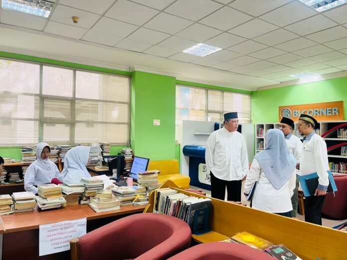 demi-raih-nilai-a-wakil-kepala-ppij-tinjau-persiapan-akreditasi-perpustakaan-ppij