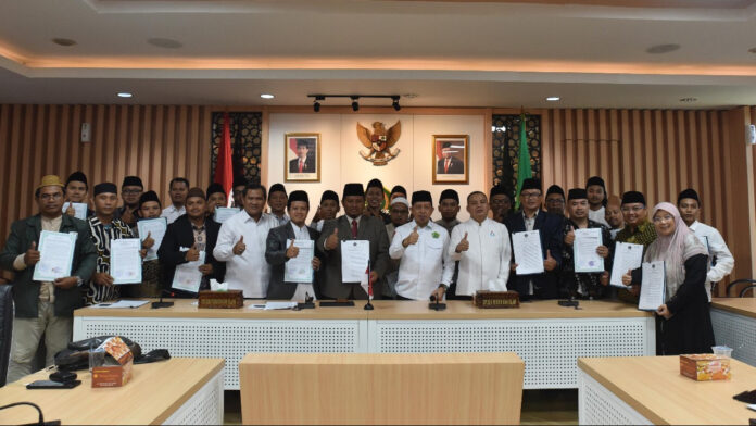 kemenag-serahkan-100-sk-izin-operasional-lembaga-pendidikan-pesantren kemenag-serahkan-100-sk-izin-operasional-lembaga-pendidikan-pesantren