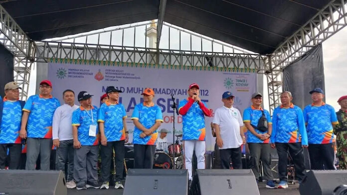 semarak-milad-ke-112-muhammadiyah-gelar-jalan-sehat-dan-donor-darah