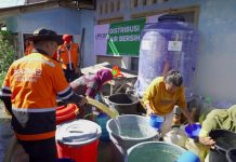 LPPOM SALURKAN 100 TANGKI AIR BERSIH UNTUK KORBAN BENCANA SUMATERA
