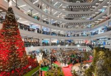 MENJAGA JATI DIRI DI TENGAH ARUS PERAYAAN