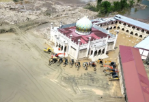 SEBULAN LEBIH, AKHIRNYA PONPES DARUL MUKHLISIN BERSIH DARI TUMPUKAN KAYU BAWAAN BANJIR BANDANG