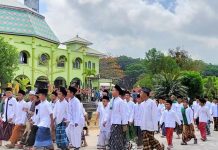 PESANTREN SEBAGAI LEMBAGA PENDIDIKAN UNGGULAN