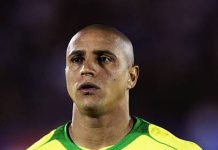 BINTANG SEPAKBOLA ASAL BRASIL ROBERTO CARLOS DIKABARKAN MASUK ISLAM