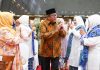 RANO AJAK PESERTA MUKTAMAR BKMT JELAJAHI JAKARTA DENGAN TRANSJAKARTA
