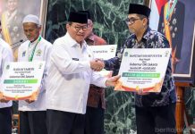 PEMPROV DKI SERAHKAN HADIAH UMRAH BAGI MARBUT DAN JUARA MTQ
