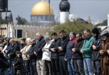 PULUHAN RIBU JAMAAH SHALAT JUMAT DI MASJID AL-AQSHA